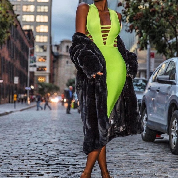 Daya pink cutout detail Bandage Dress - Picture 2 of 8